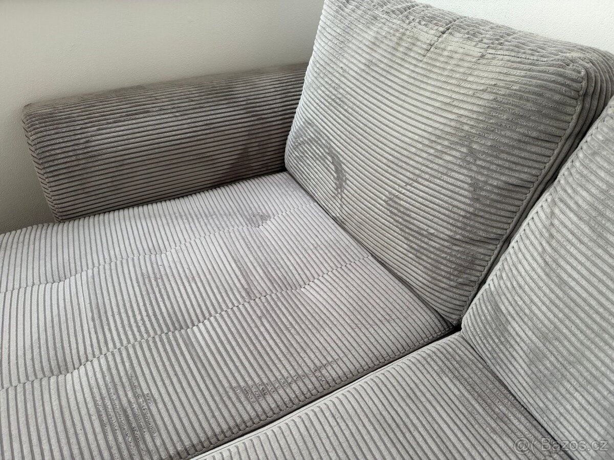 Rozkládací gauč s kobercem - 3