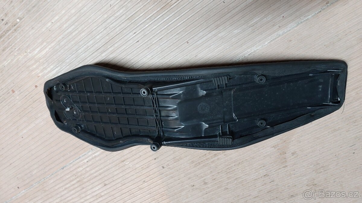 Sedačka na KTM 690 19-24 - 3