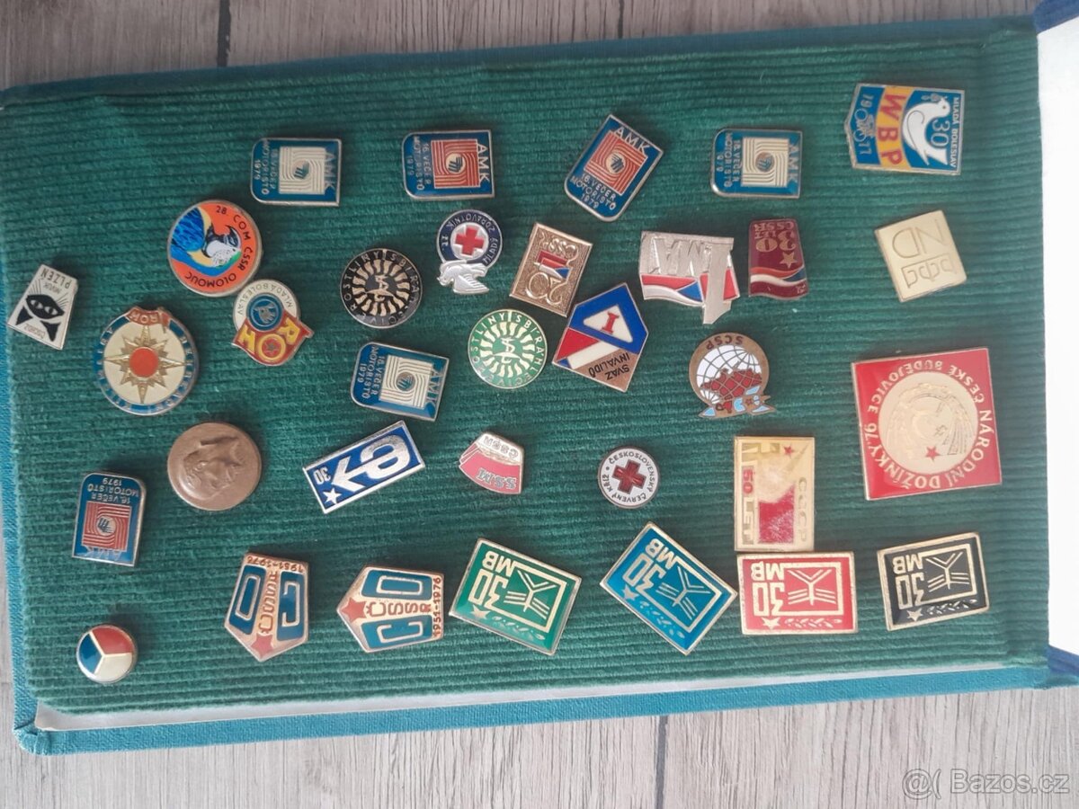 Prodám sbírku odznáčkû - 3