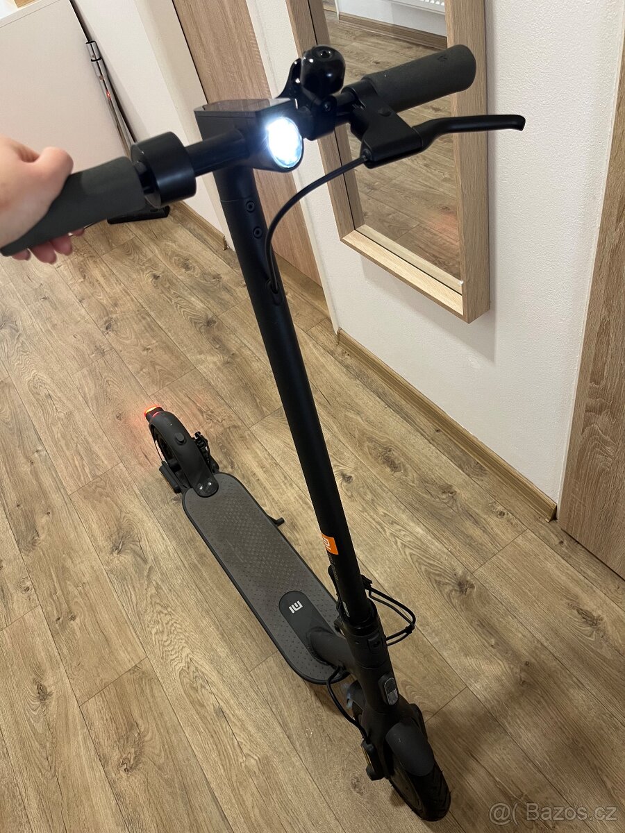 Elektrická koloběžka Xiaomi Essential - 3