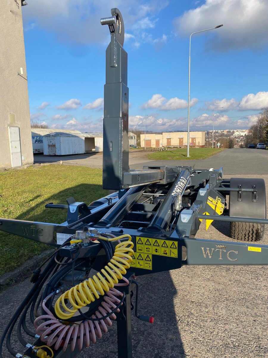 Traktorový nosič kontejnerů Portýr 9.7 skladem - 3