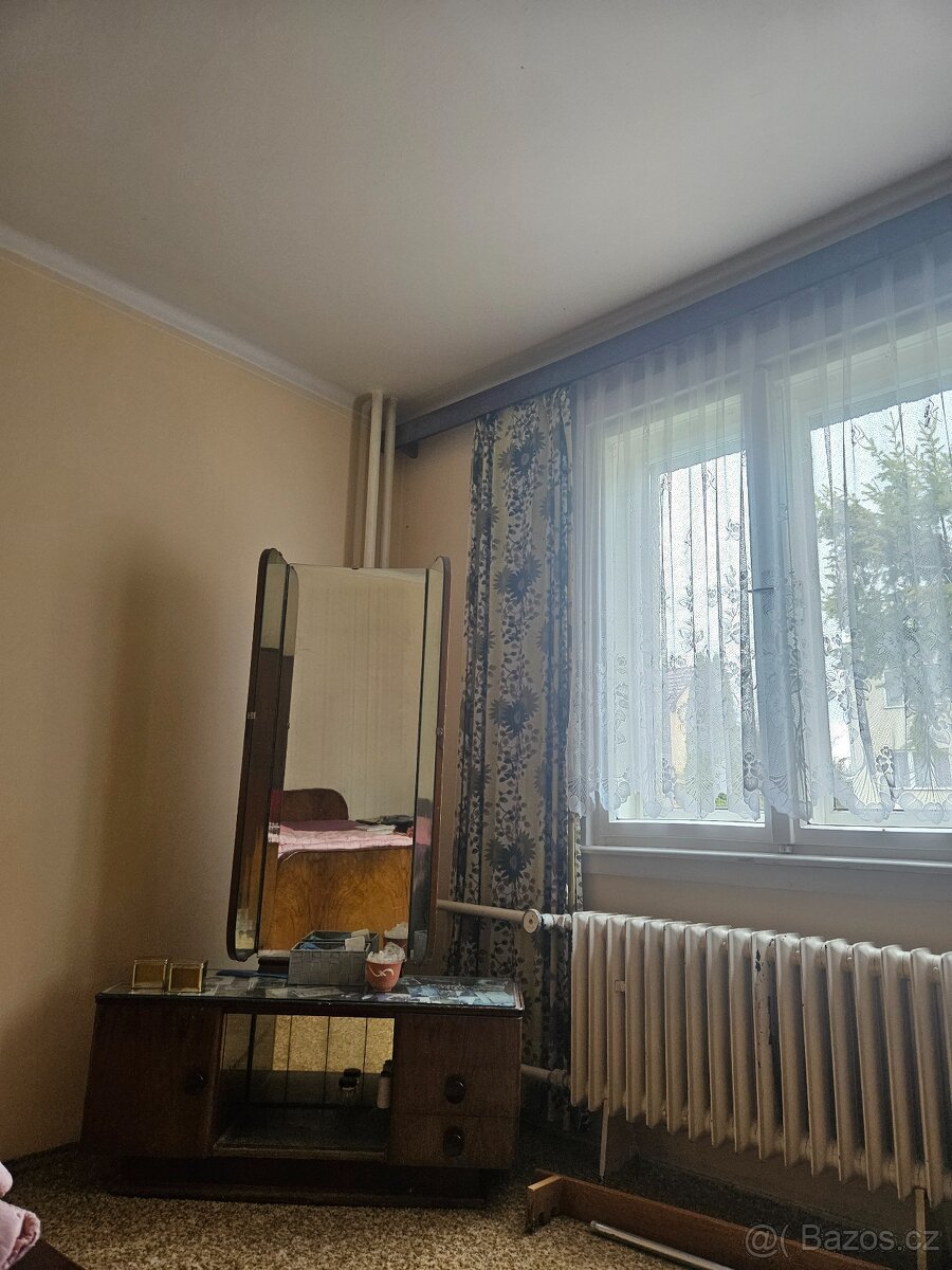 Ložnice, sporák, šicí stroj - 3