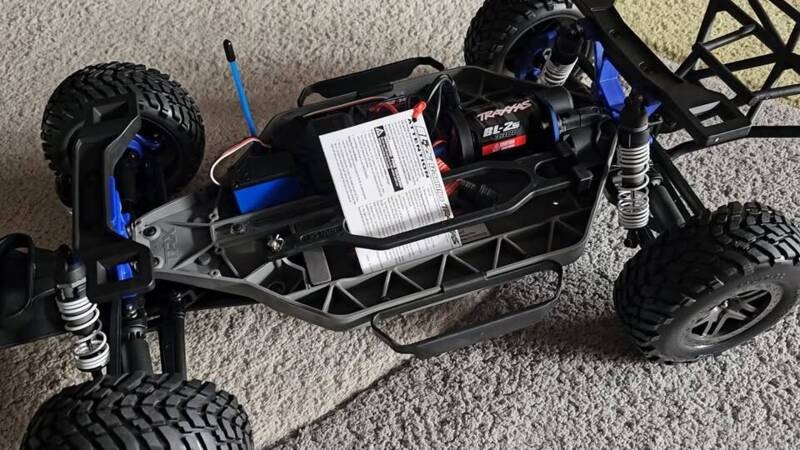 Traxxas Slash BL2S 4x4 - 3