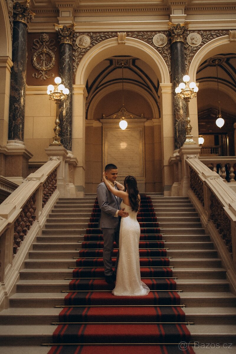 Svatební šaty, elegantní, třpytivé, s výstřihem do V, střih - 3