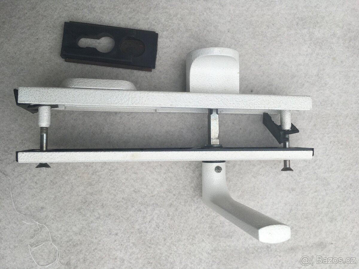 Dveřní kováni-bezpečnostní - 3