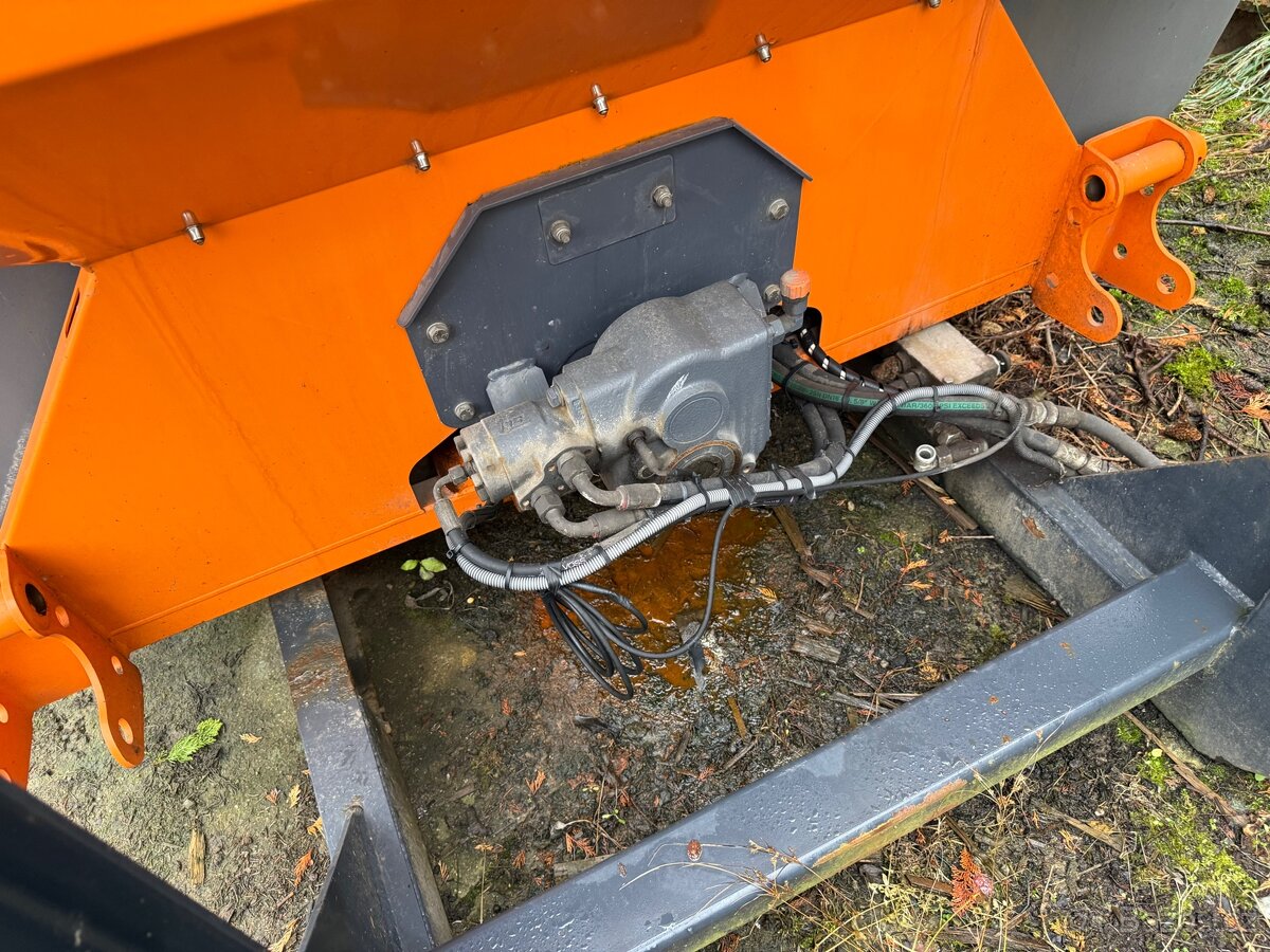 Komunální sypač BUCHER - 3