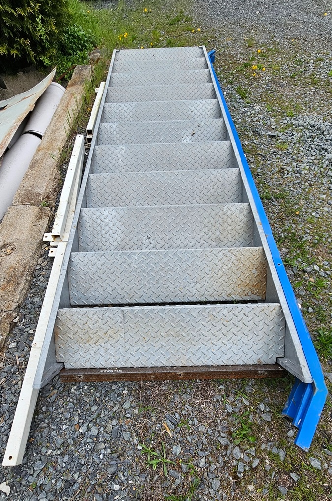 Prodám kovové schody - 3