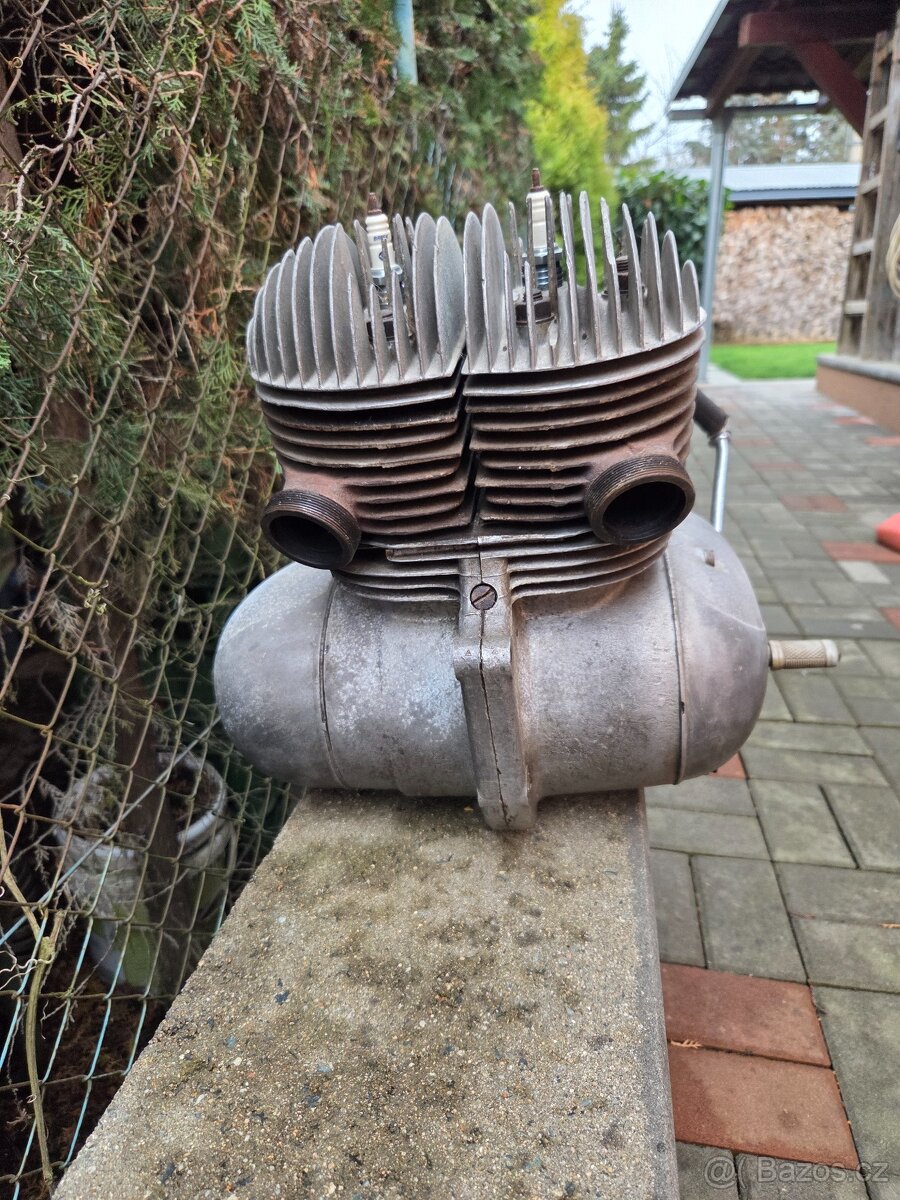 Motor Pérák 350 - 3