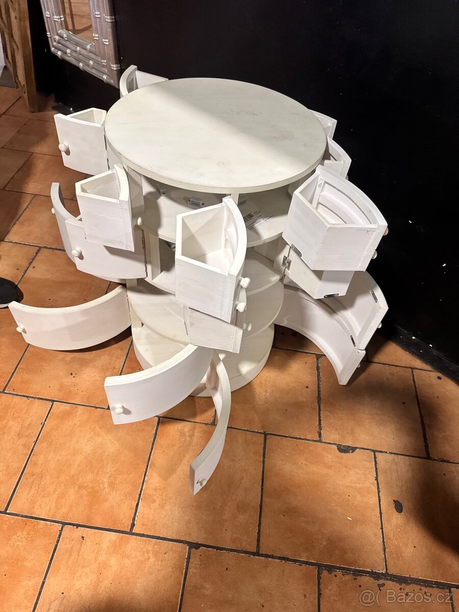 NOVÁ Bílá kulatá zajímavá komoda s dveřmi - 3