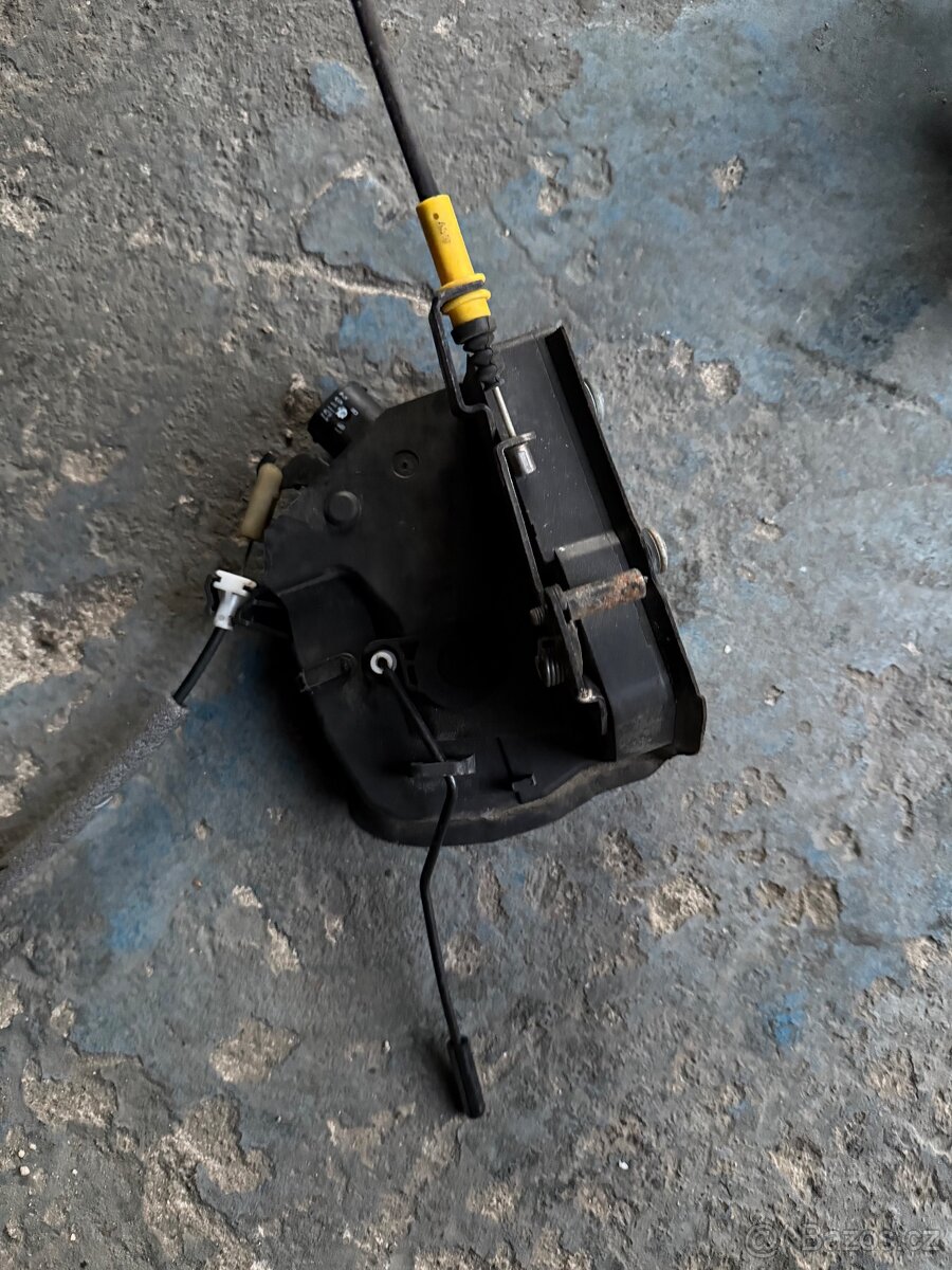 BMW e46 Coupe/cabrio-Klika + zámek - 3