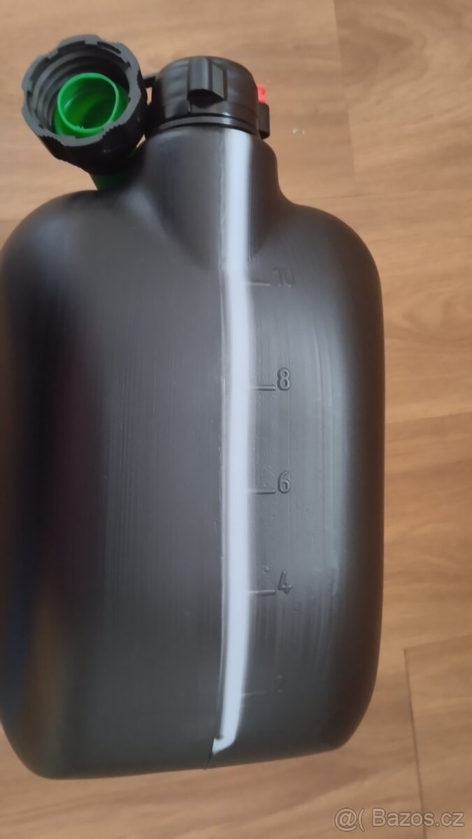 Plastový kanystr - 3