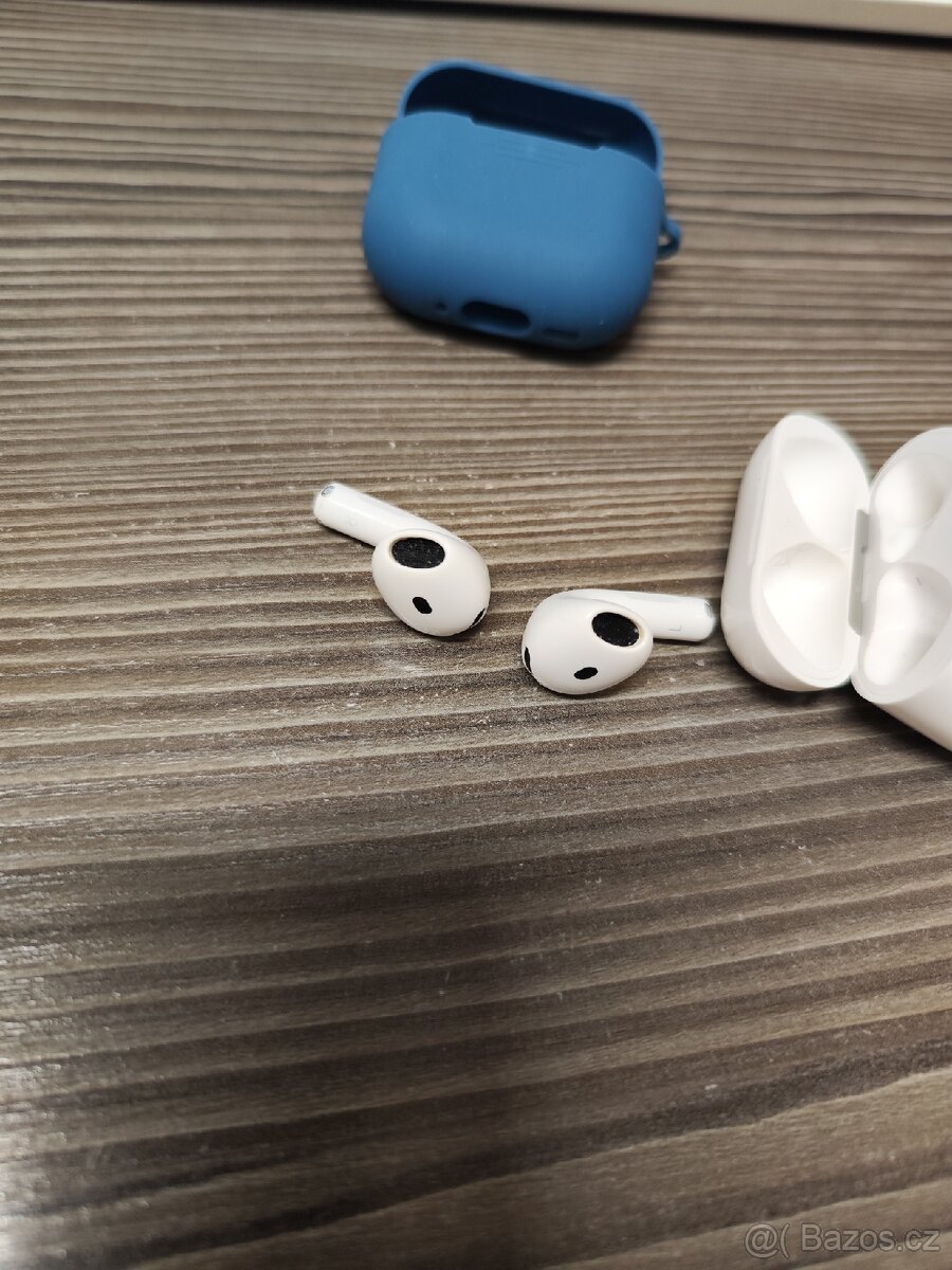 Prodám originální AirPods 4 v záruce - 3