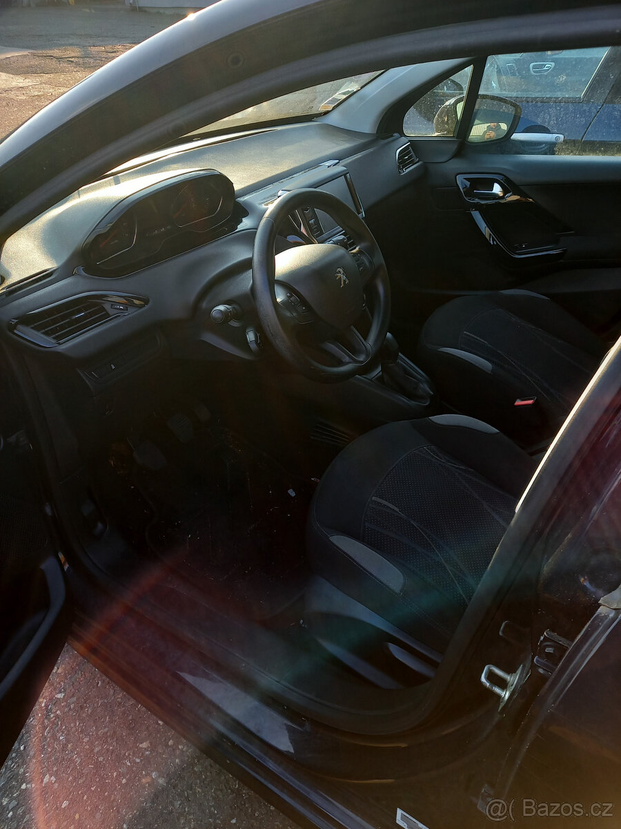 Peugeot 208 1.2 - 3