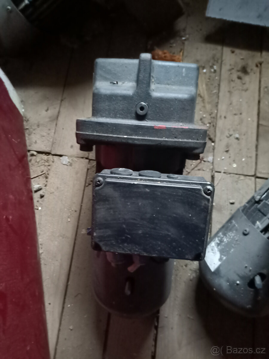 Elektromotor s převodovkou - 3