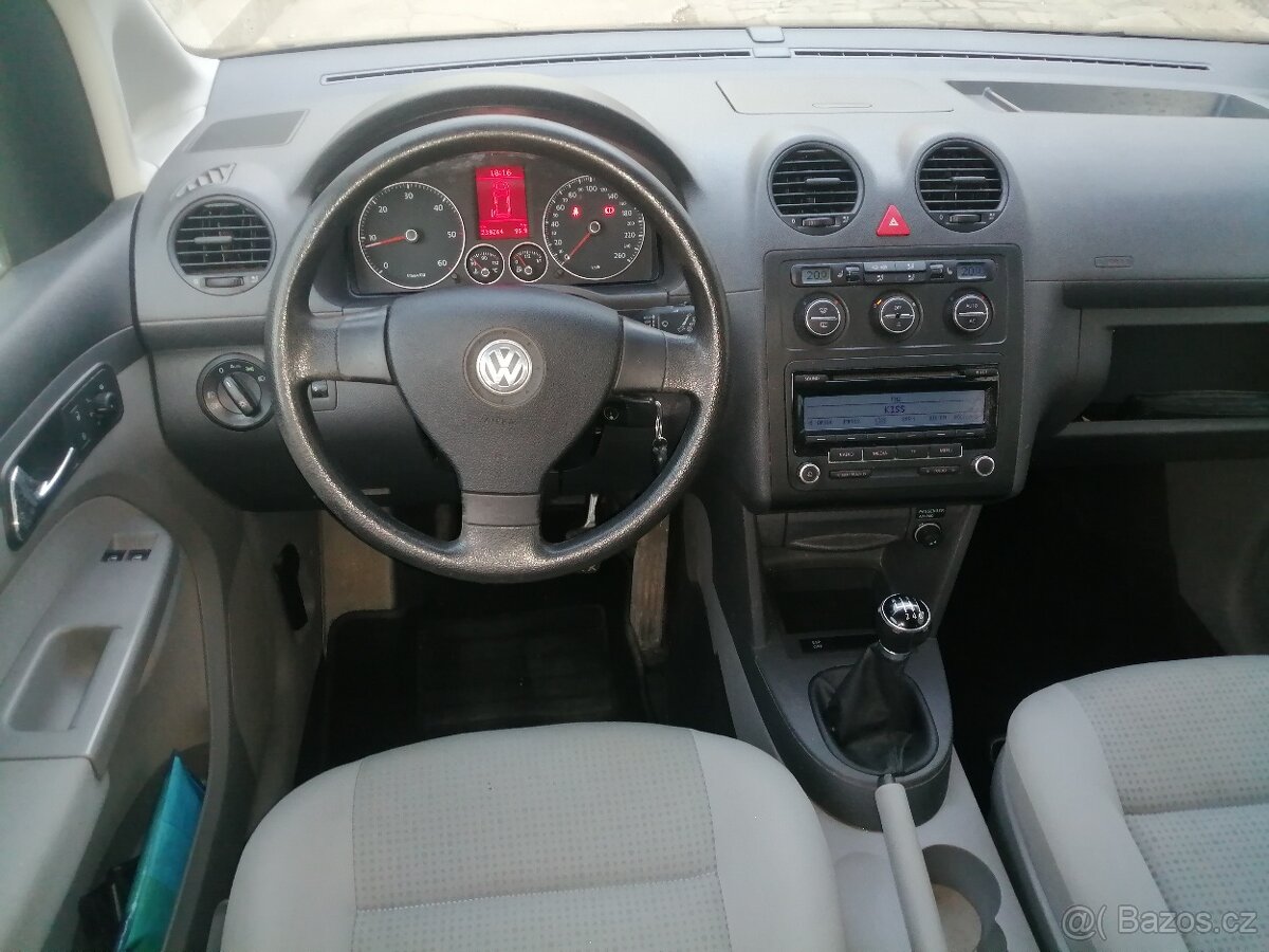 VW Caddy Life Maxi,r..v. 2009, 2.0TDi, 103kW - 7 míst - 3