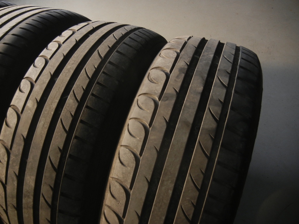 Letní pneu Pirelli + Sebring 235/55R18 - 3