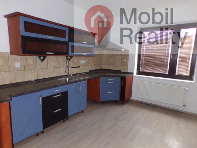 Dvoupodlažní rodinný dům s pozemkem po částačné rekonstrukci - 3