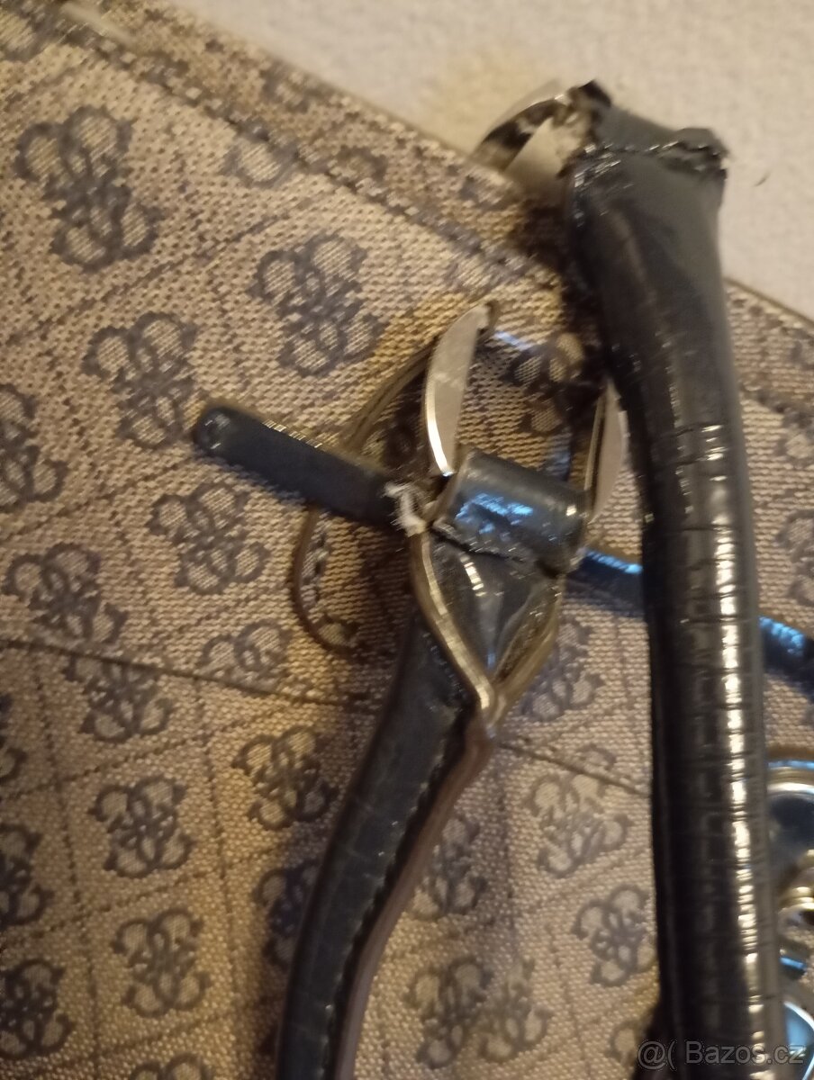 Větší kabelka Guess - 3