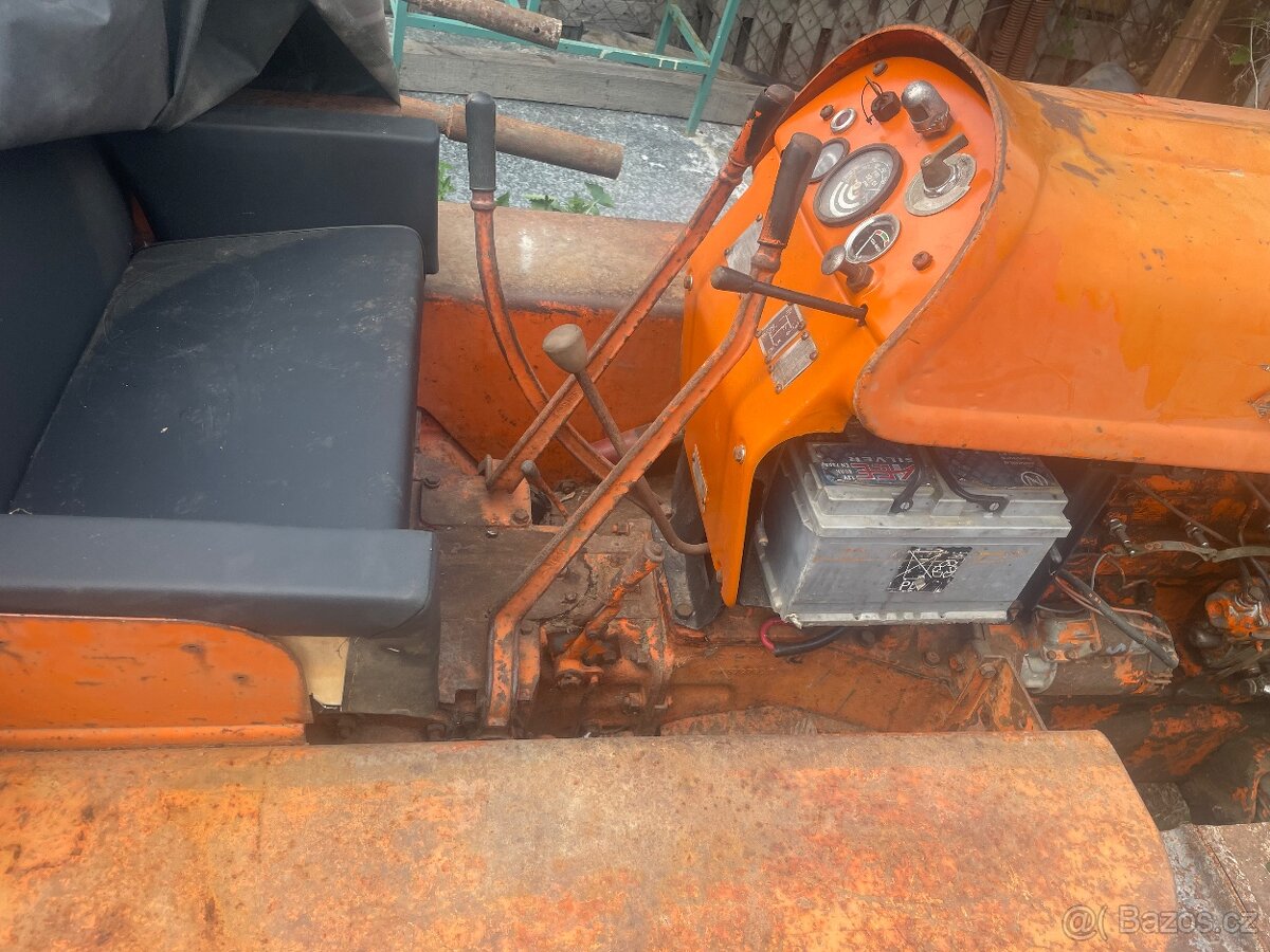 Pásový traktor Fiat - 3