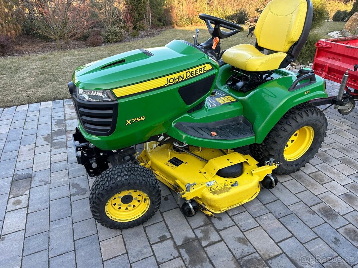 John Deere X758 - 3