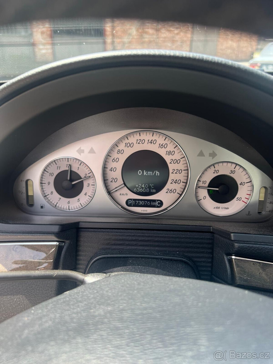 Mercedes-Benz E 320 CDI, rok 2009 - 3