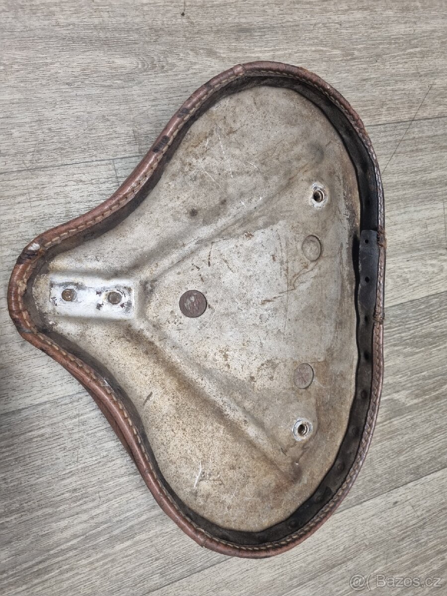 Jawa Pérák - sedlo nízké - 3