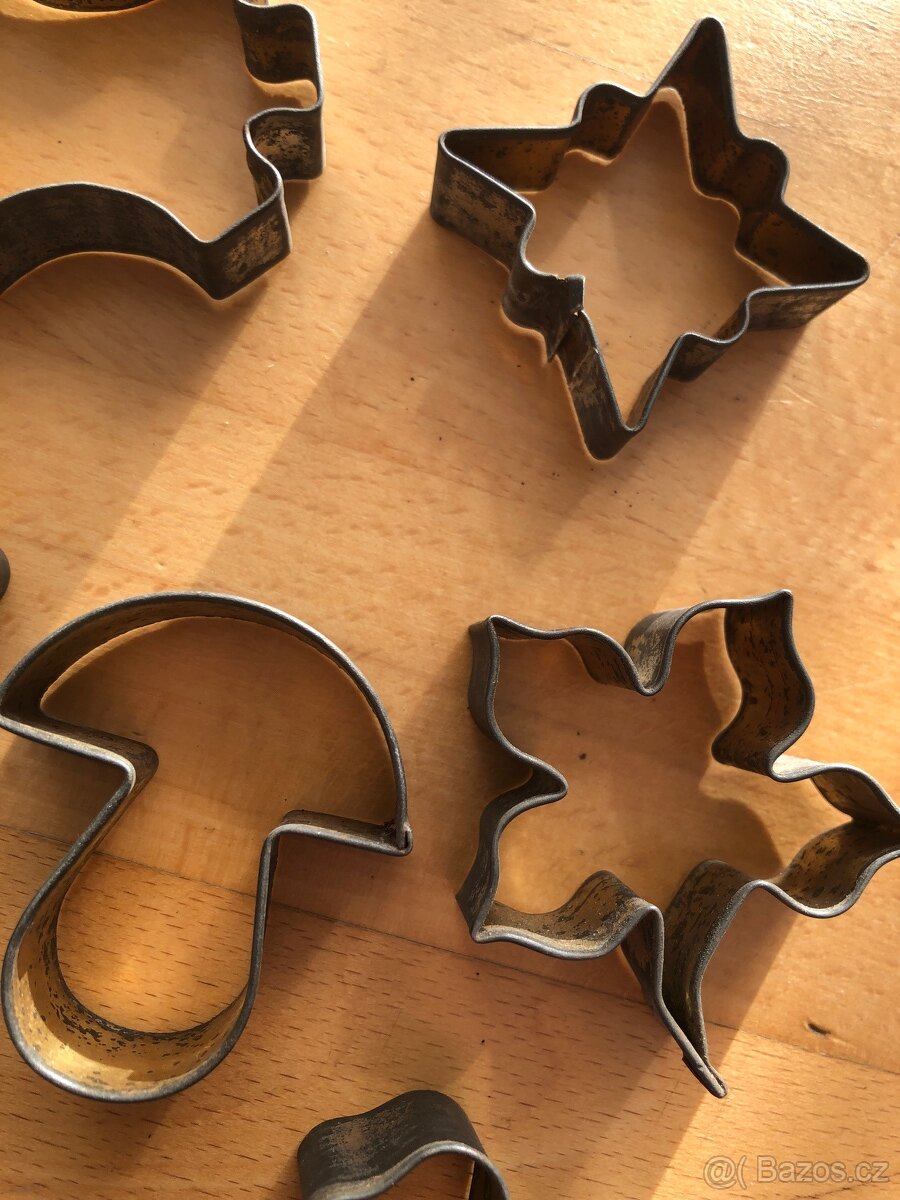 vintage vykrajovatka na cukrovi - 13 ks - 3