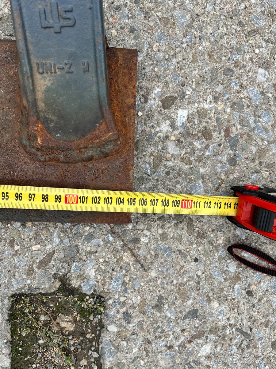 Břit-pravítko na lžíci bagru (Takeuchi) - 3