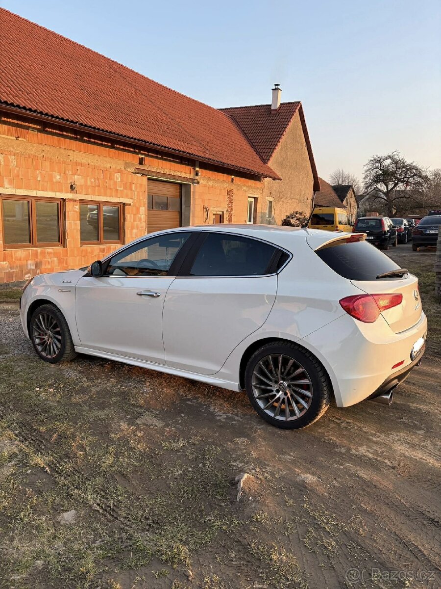 Alfa Romeo Giulietta 2.0jtdm - 3