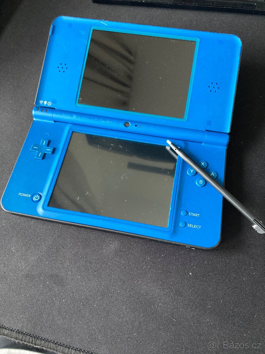 Nintendo DSi XL - 3