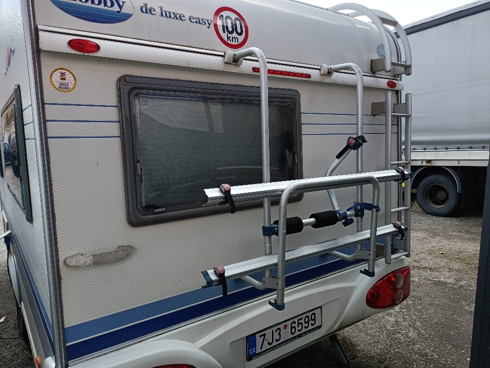 Obytný přívěs-karavan Hobby 400 deluxe Easy s pojezdem. - 3