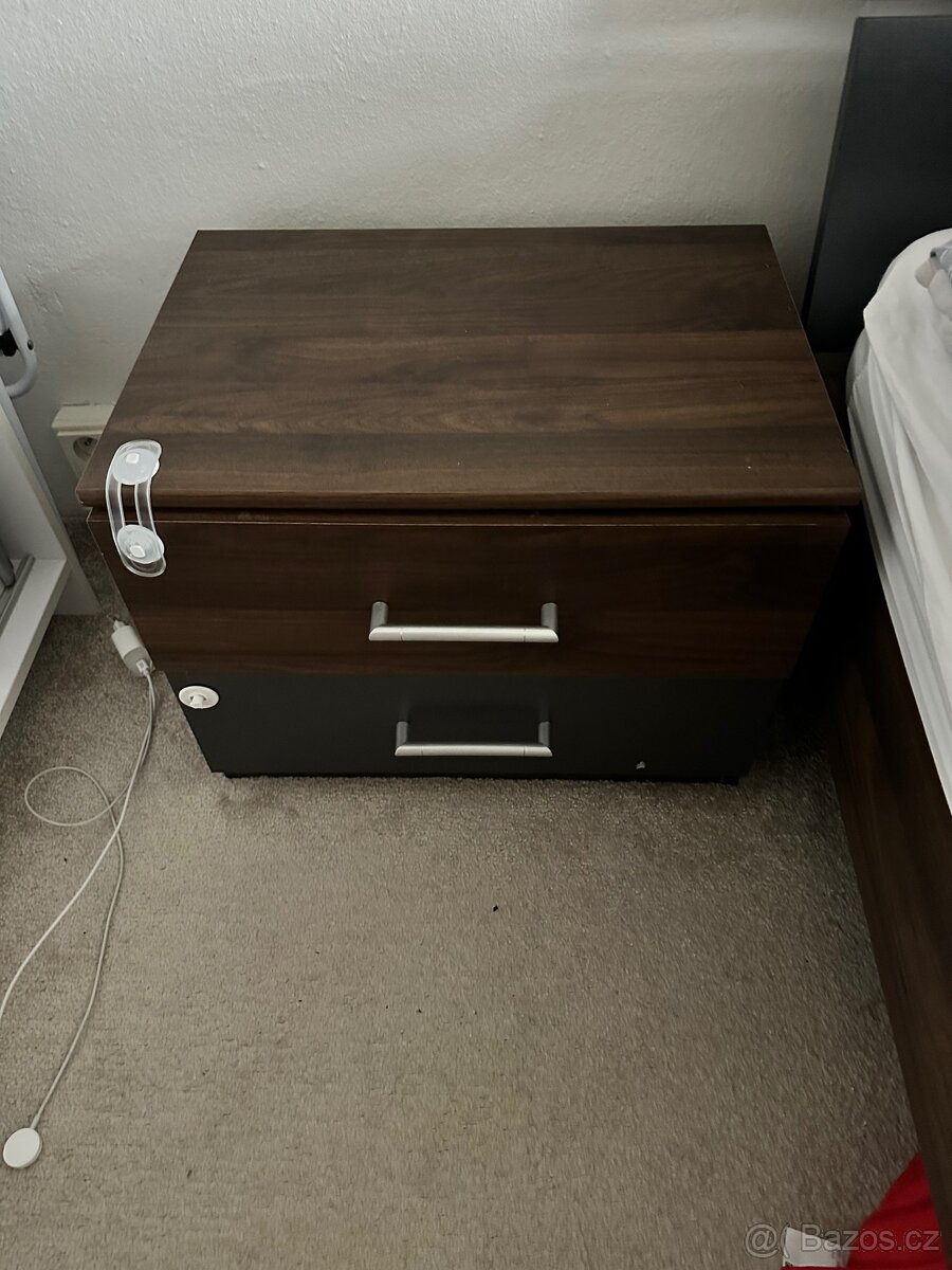 Rezervace Postel, šatní skříň, 2x stolek - 3