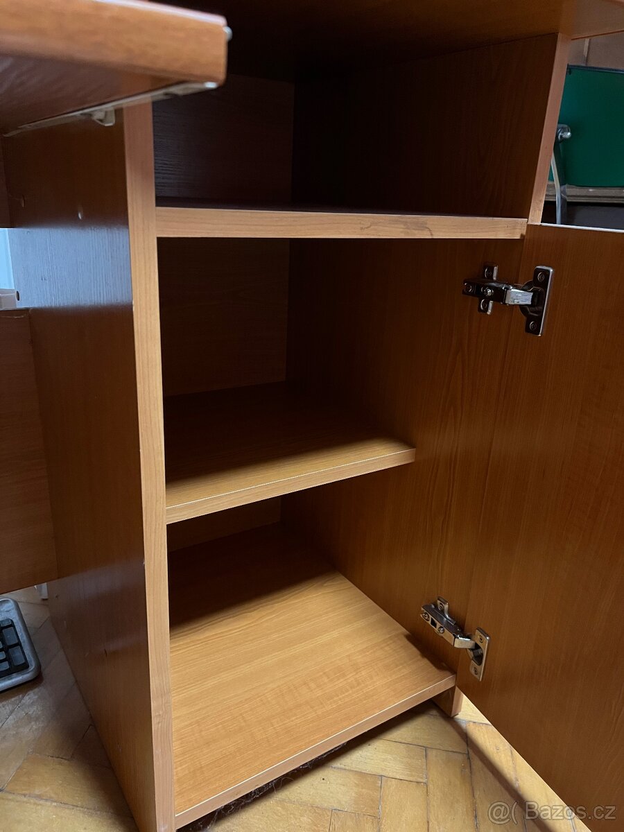 Prodám kvalitní herní stůl - 3