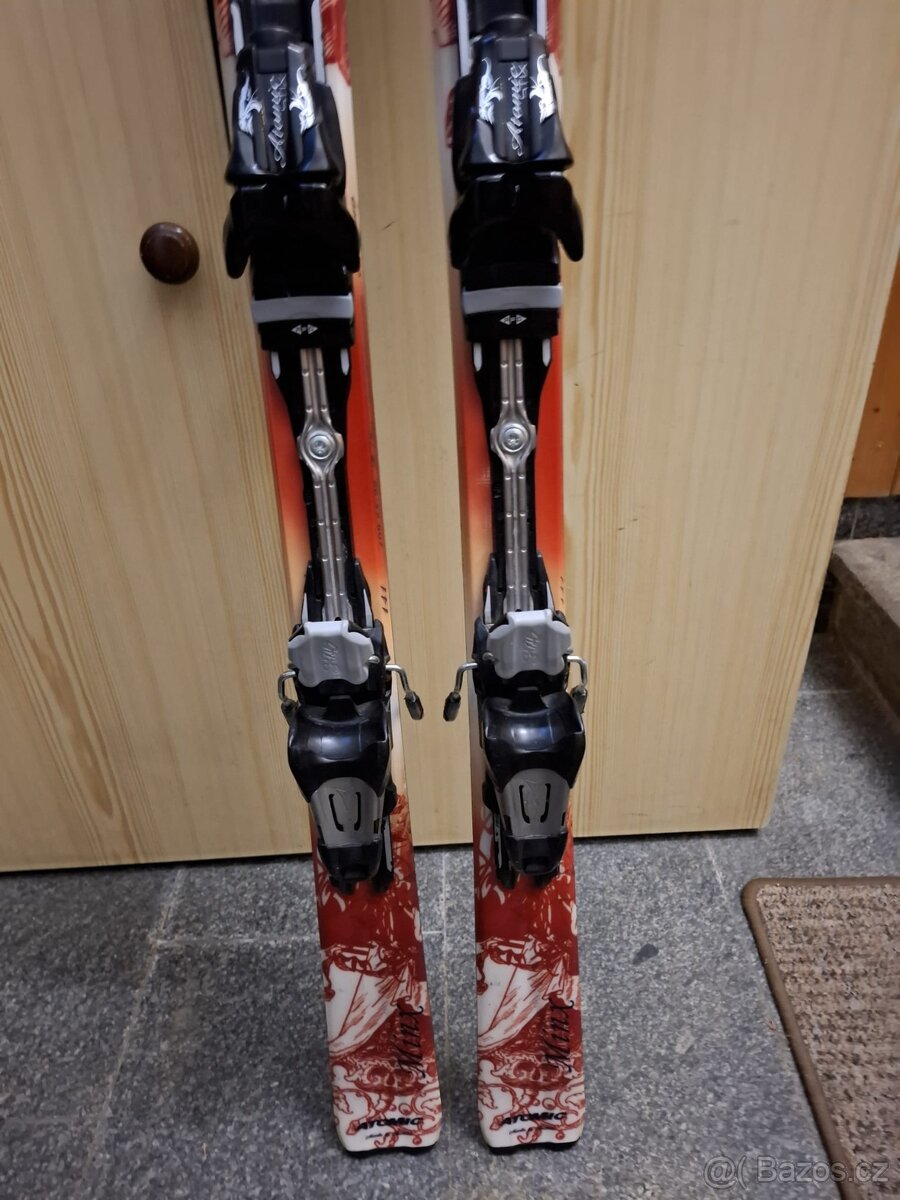 Sjezdové carvingové lyže Atomic MINX v délce 141 cm - 3