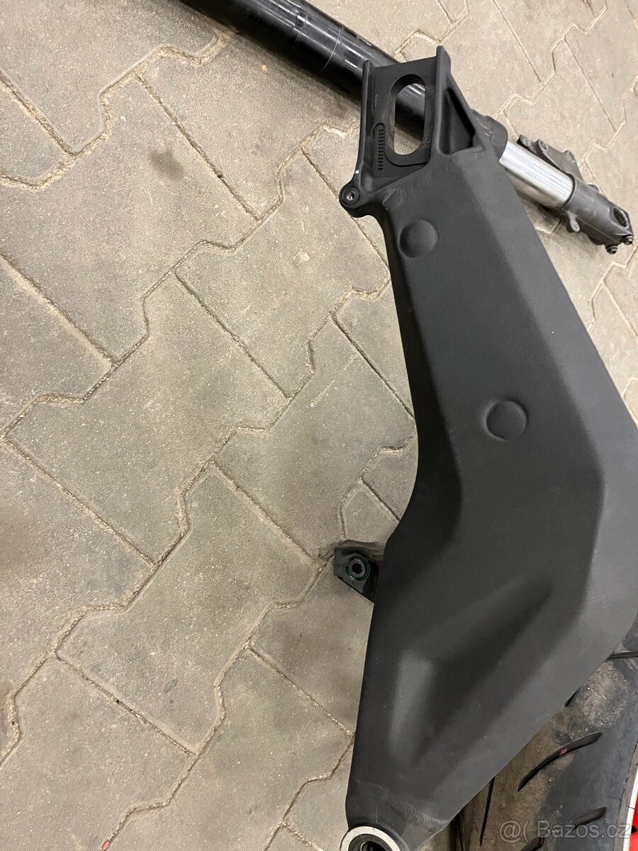 Aprilia rsv 1000r náhradní díly, carbony atd - 3