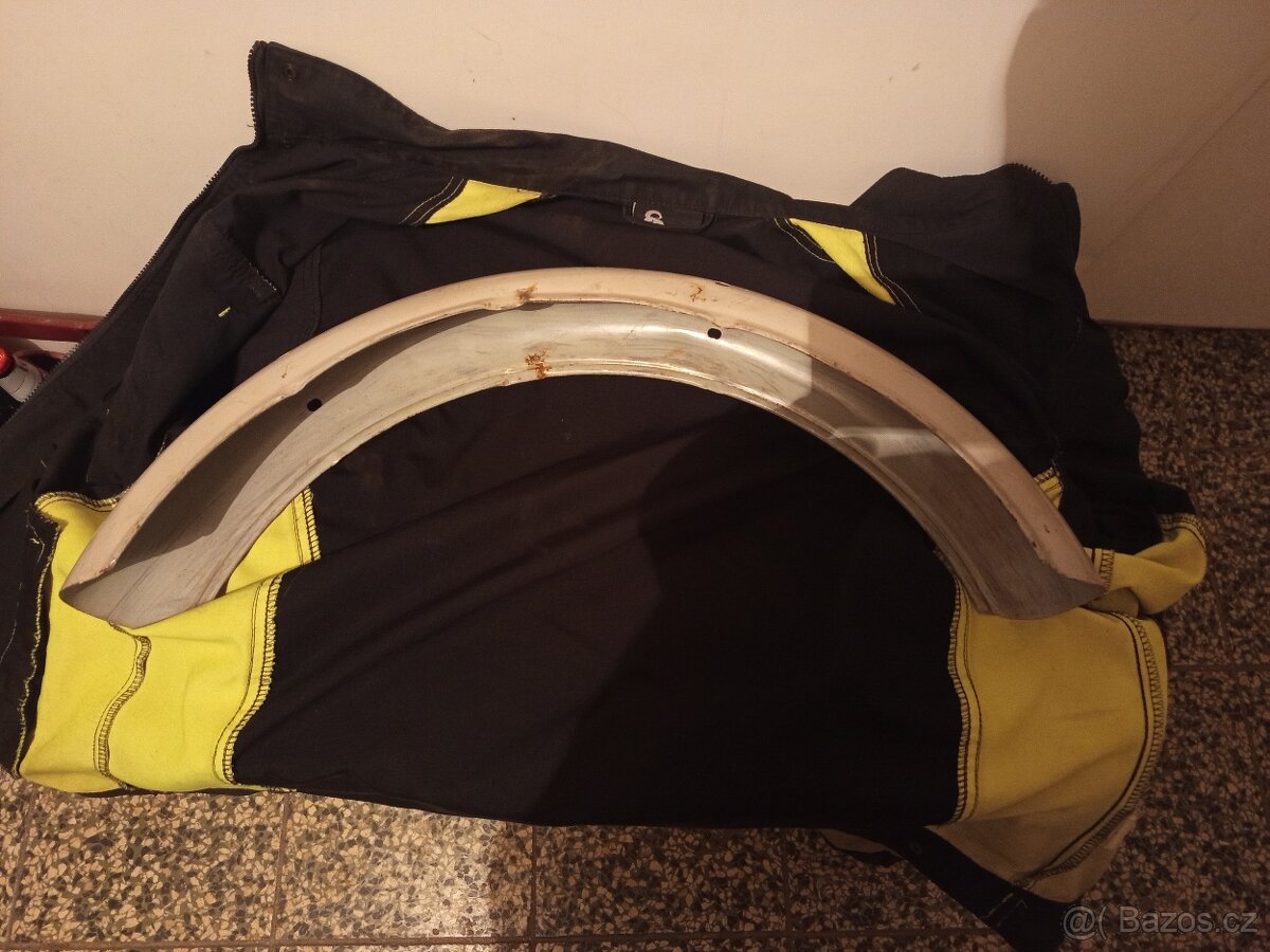 Blatník přední mustang - 3