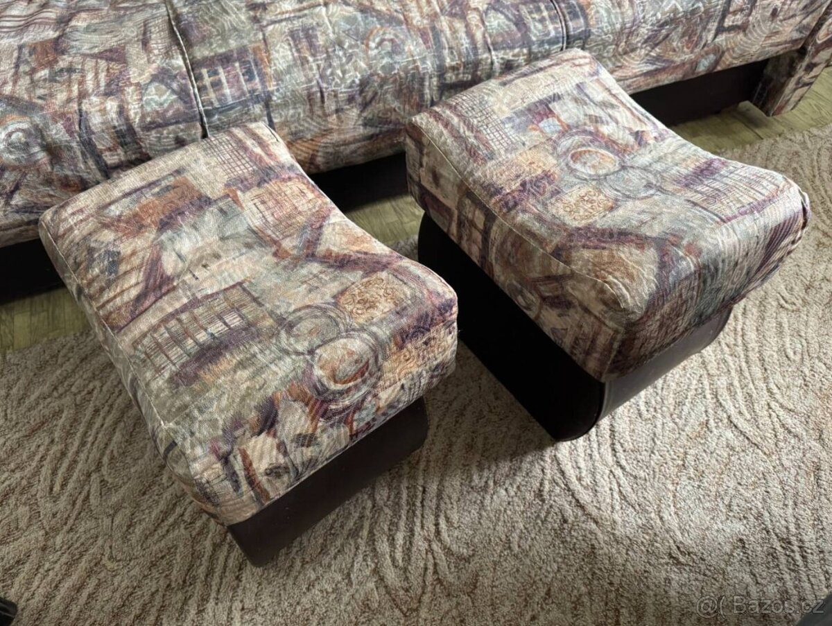 gauč, dvě křesla a podnožky - 3