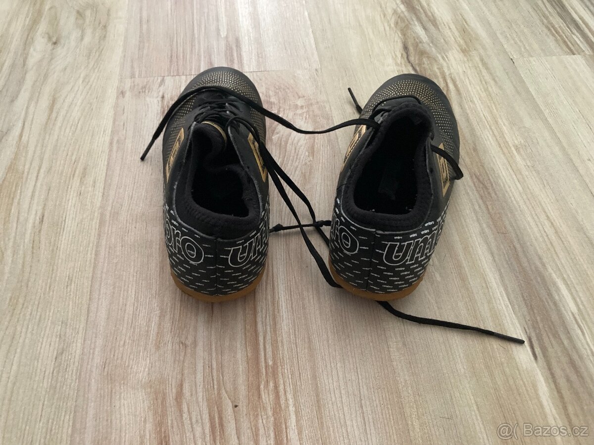 Dětské sálové boty Umbro - 3
