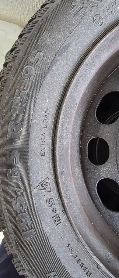 zimní pneu 195/65 R15 - 3