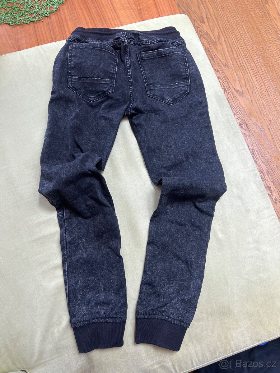 Černé kahloty, jeany - 3