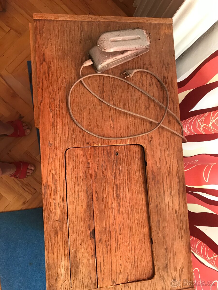 Šicí stroj Veritas včetně dřevěné skříňky - 3