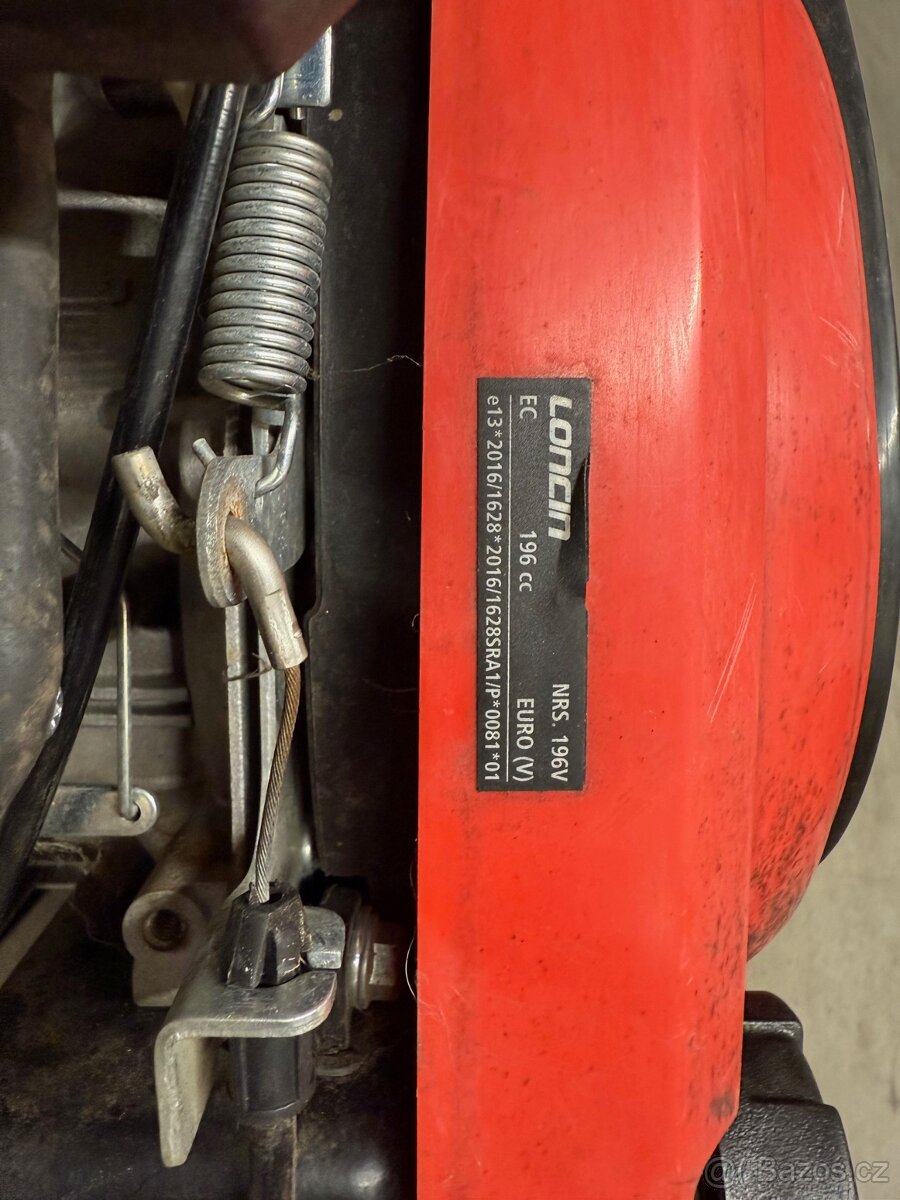 Motor Motor o objemu 196 cm3 - 3