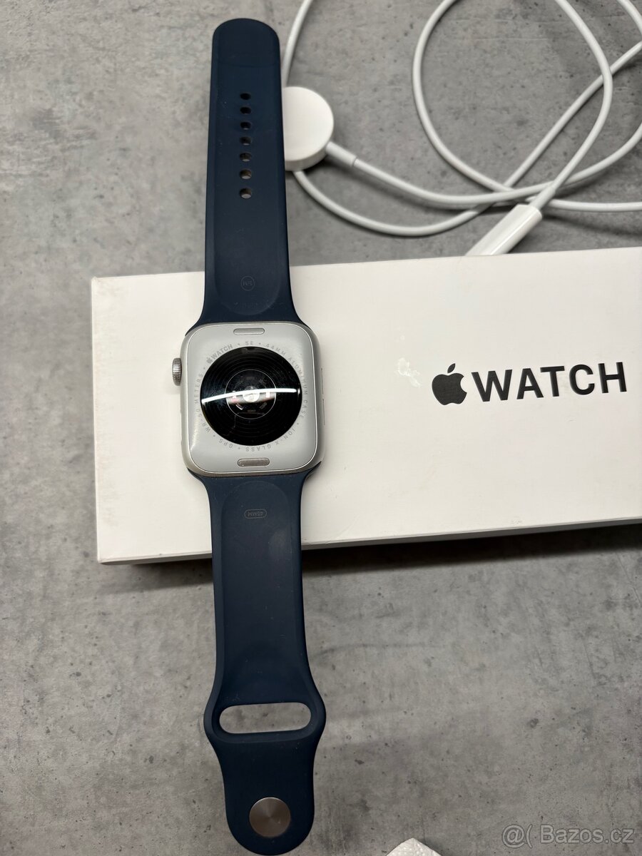 Apple Watch SE (2. generace) 44 mm - 3