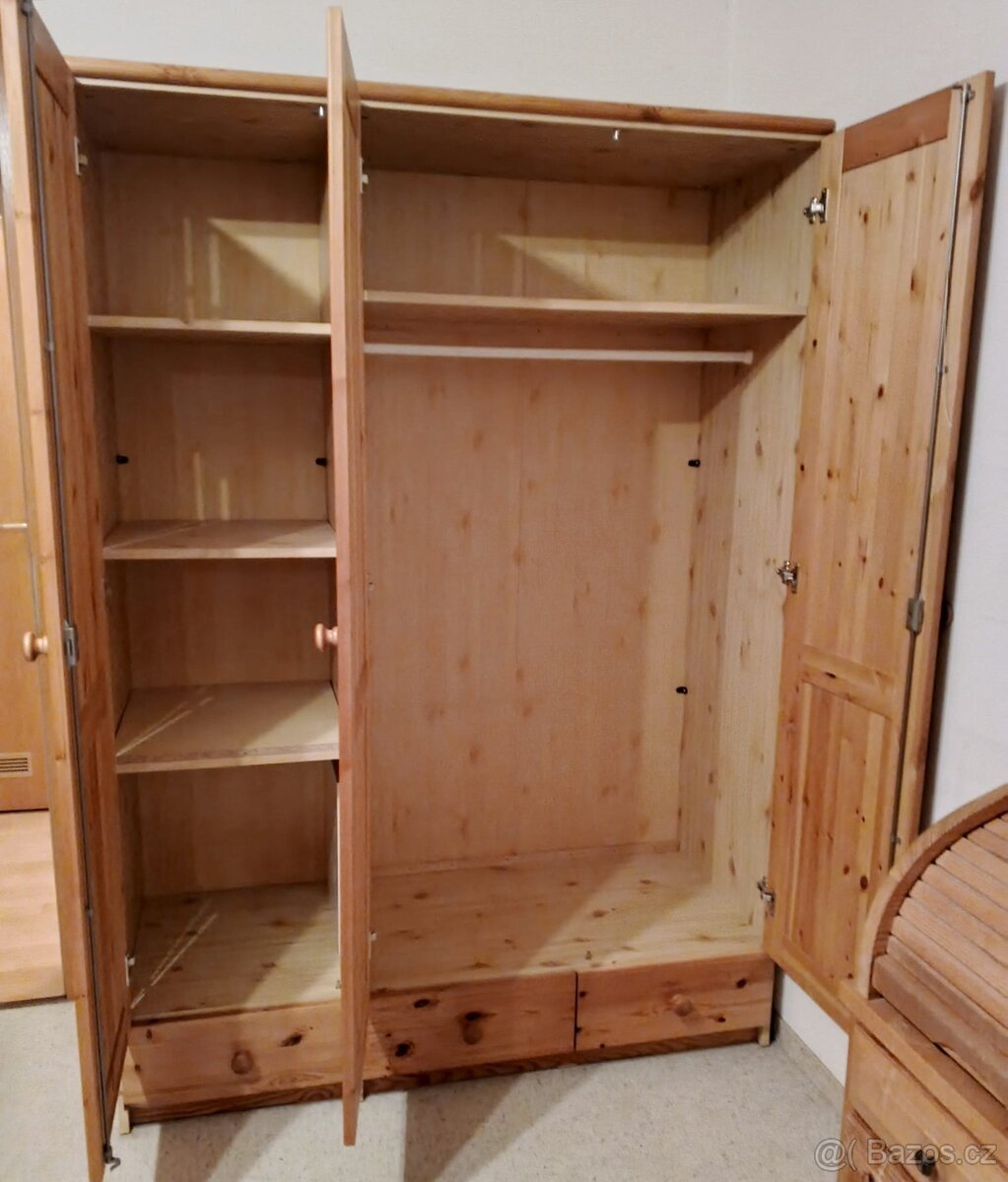 Šatní skříň 3 dvéřová - 3
