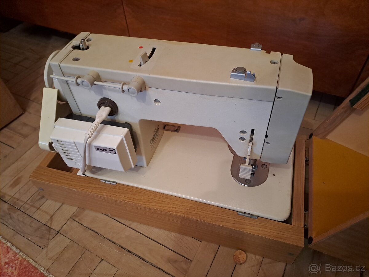 Šicí stroj retro - 3