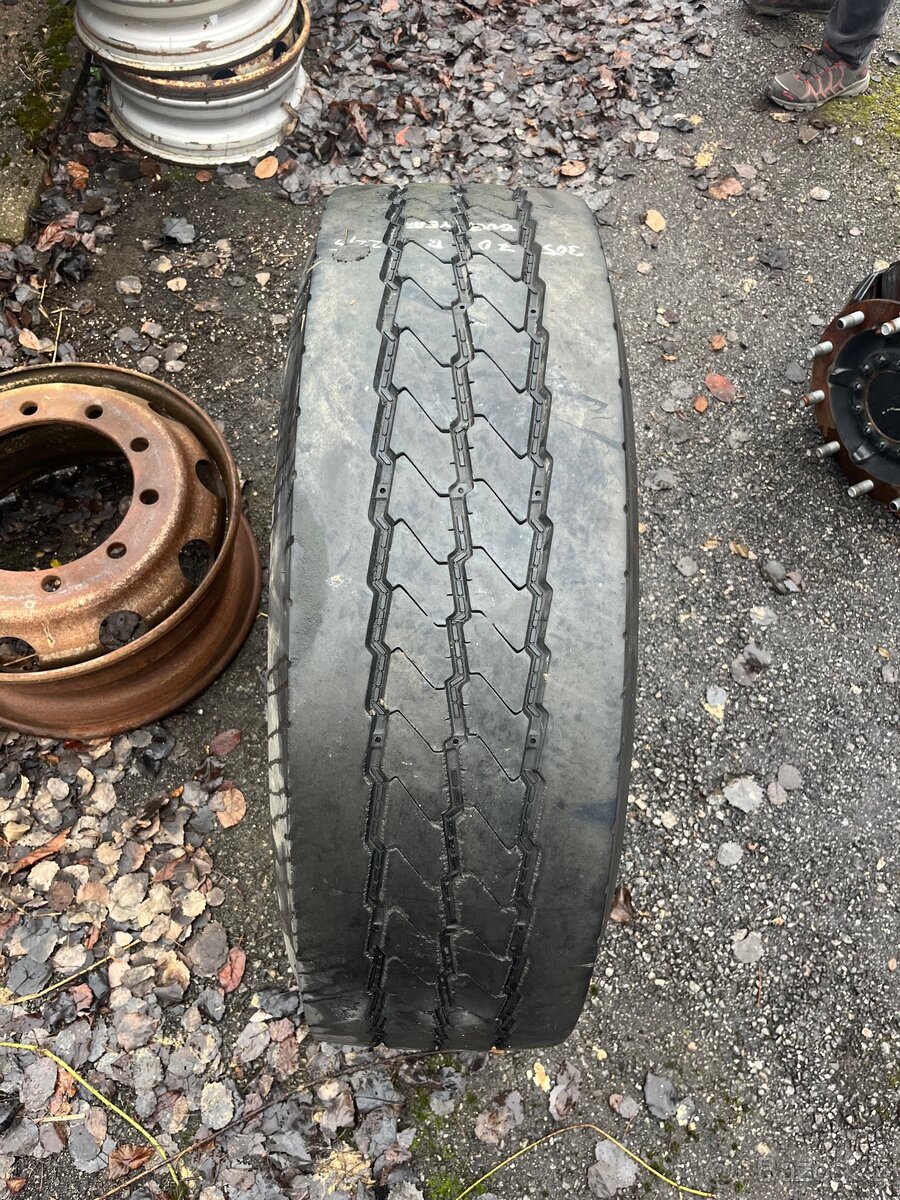 Pneumatika s diskem 305/70 R22.5 - 3