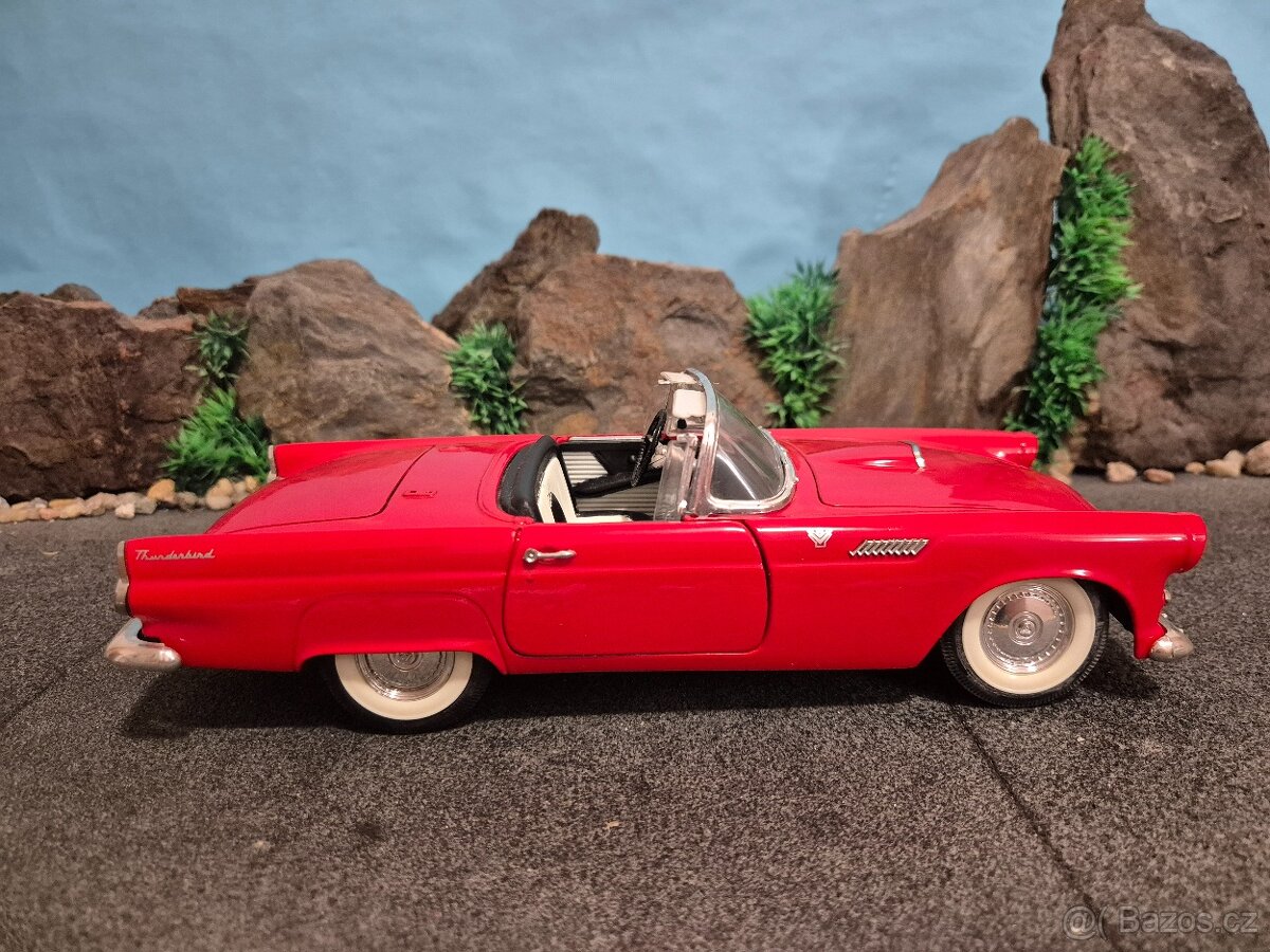 prodám model 1:18 ford thunderbird 1955 - 3