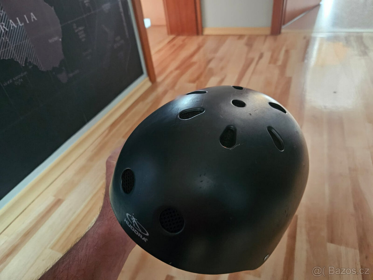 Robustní helma Hudora 84104 - 3