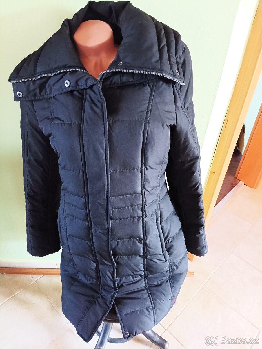 ČERNÁ PÉŘOVÁ DÁMSKÁ BUNDA zn. ESPRIT vel. M - 3