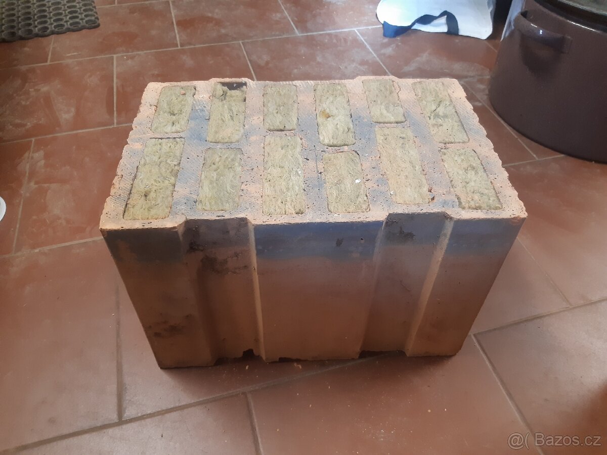 Porotherm vencovka, zakladaci cihla 38 - 3